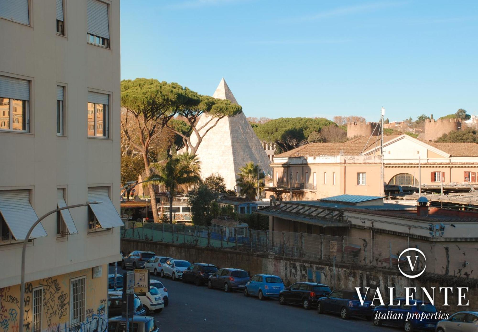 Appartement Piramide - 20min Walking From Colosseum - 1min From Metro Station - Valente Italian Rome