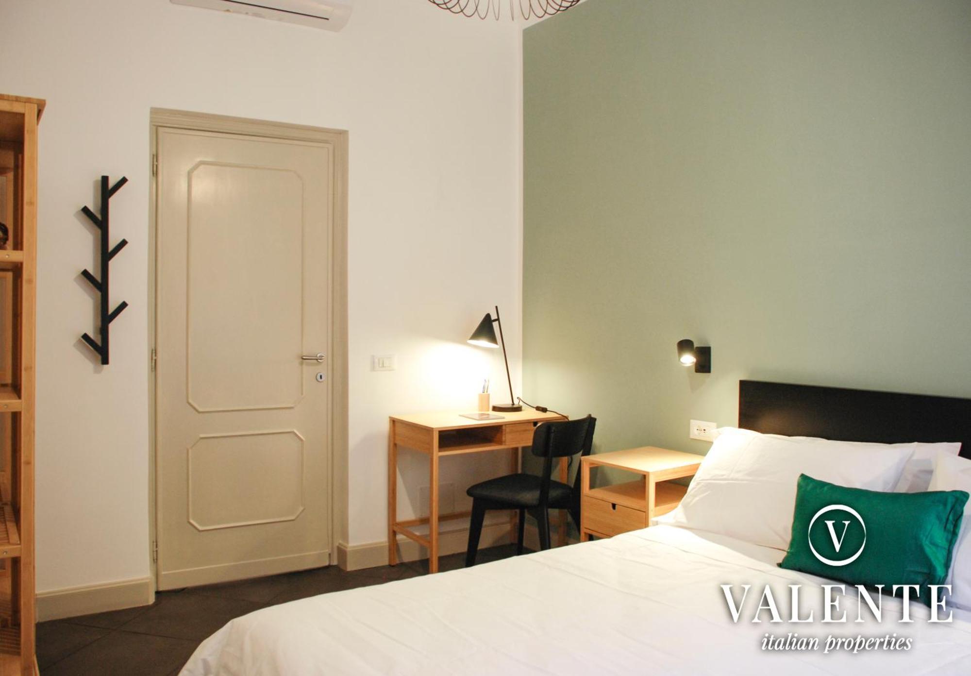 Piramide - 20min Walking From Colosseum - 1min From Metro Station - Valente Italian Appartement *