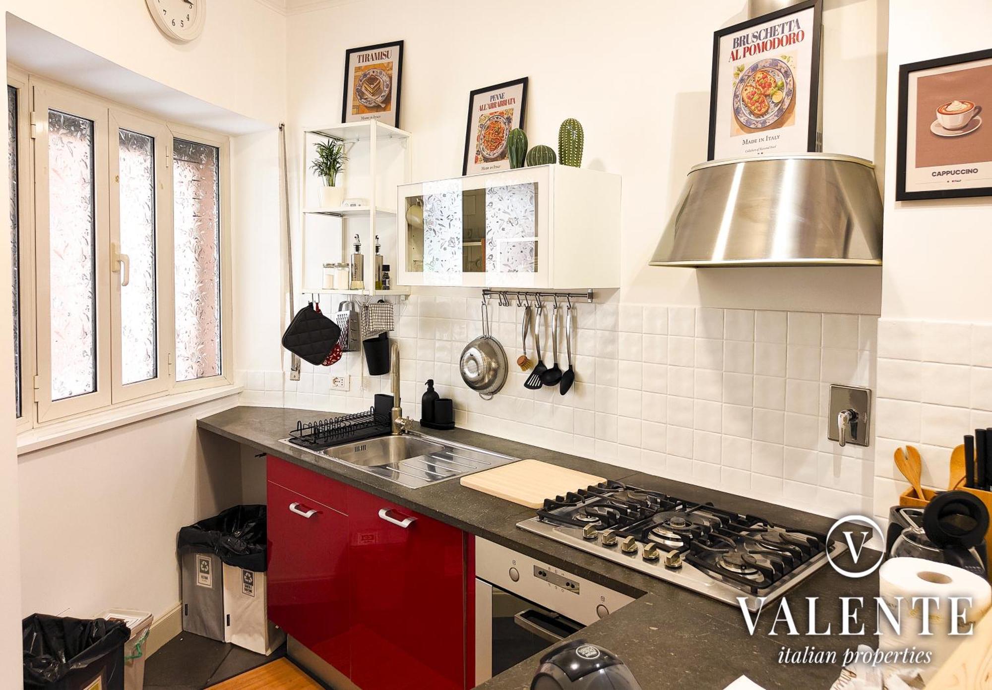 Appartement Piramide - 20min Walking From Colosseum - 1min From Metro Station - Valente Italian
