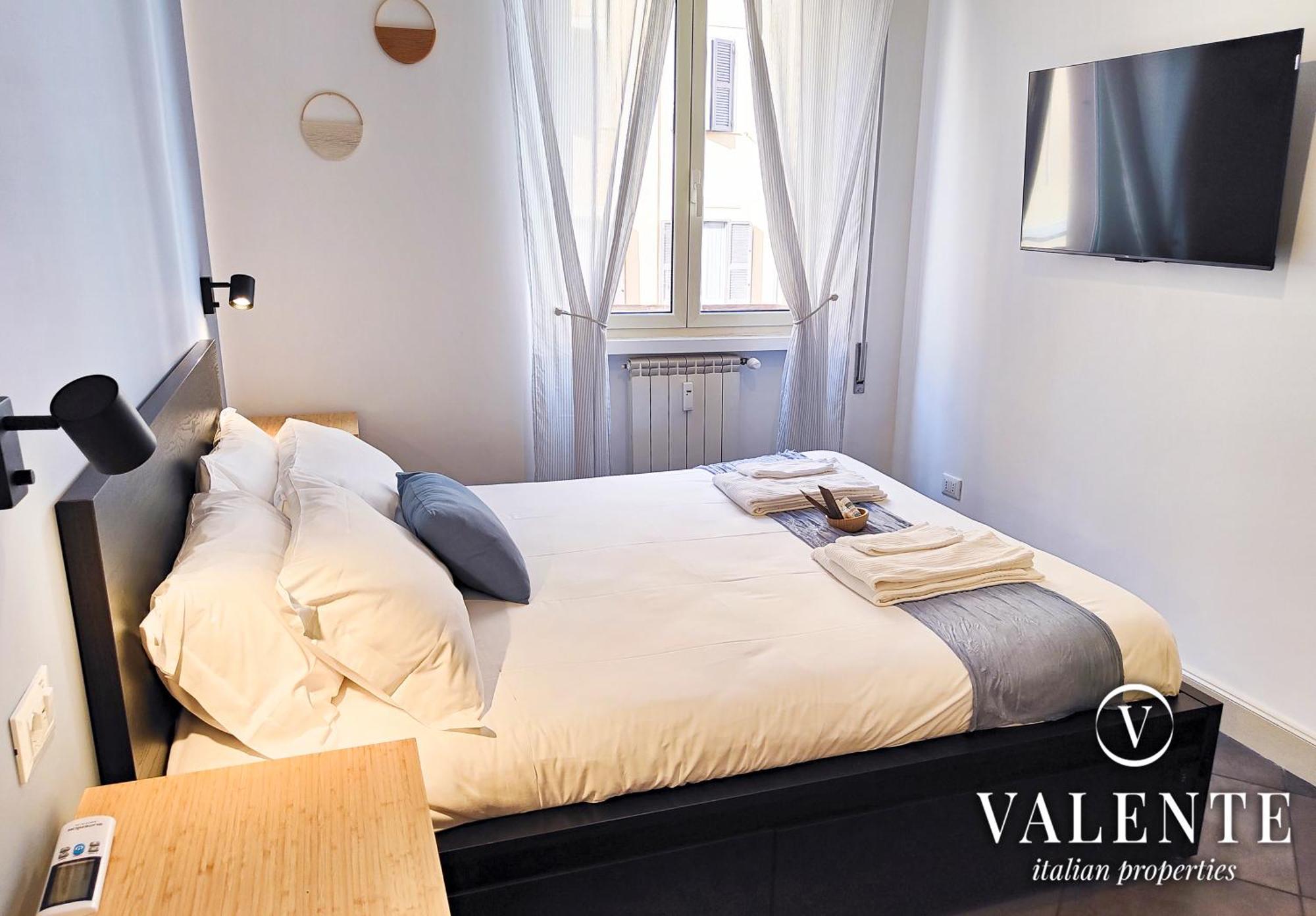 Appartement Piramide - 20min Walking From Colosseum - 1min From Metro Station - Valente Italian